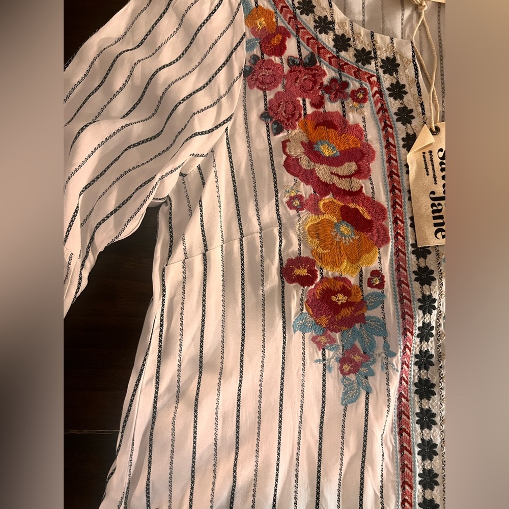 Savanna Jane Floral Embroidered Blouse - White and Red - Picture 5 of 11